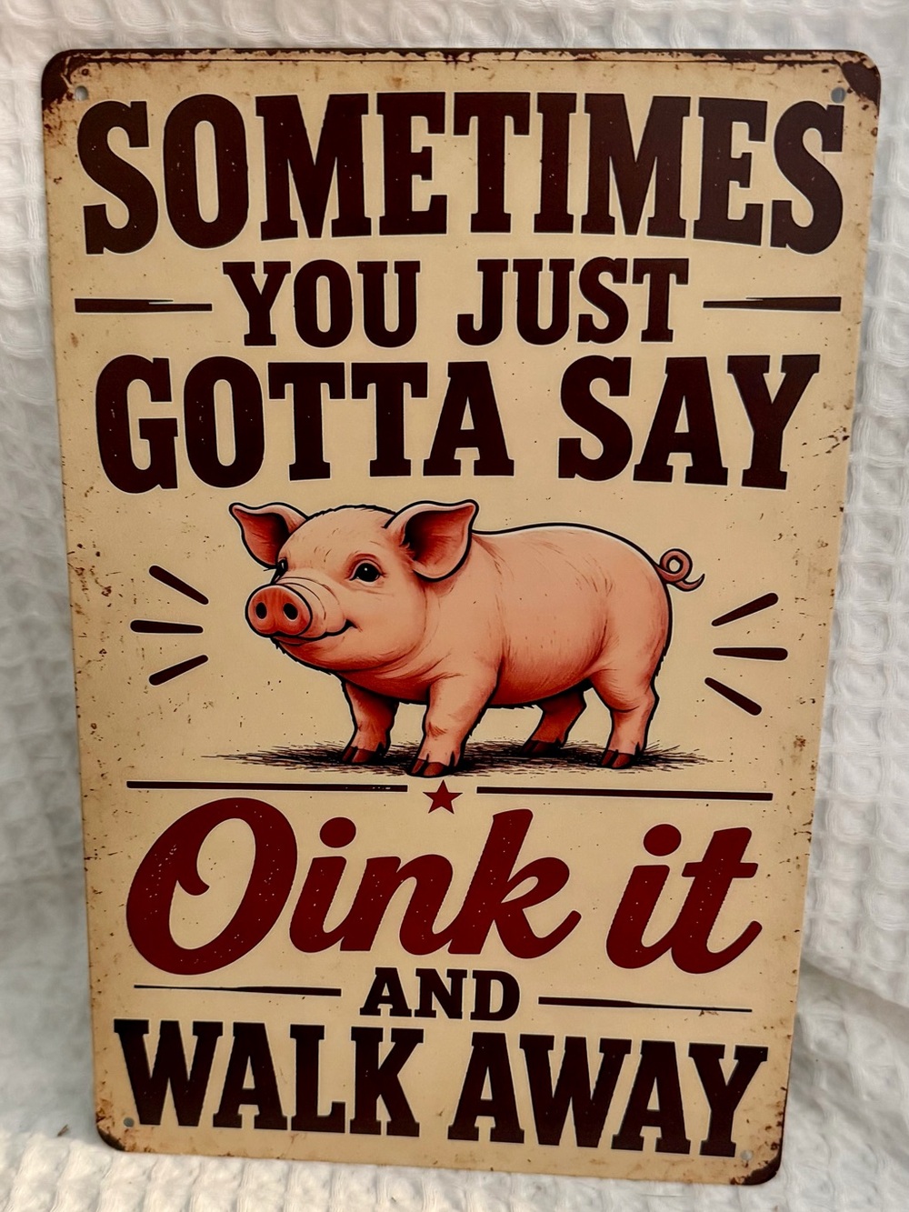 Vintage-Style Pink Pig Wall Sign - Playful Farmhouse Decor